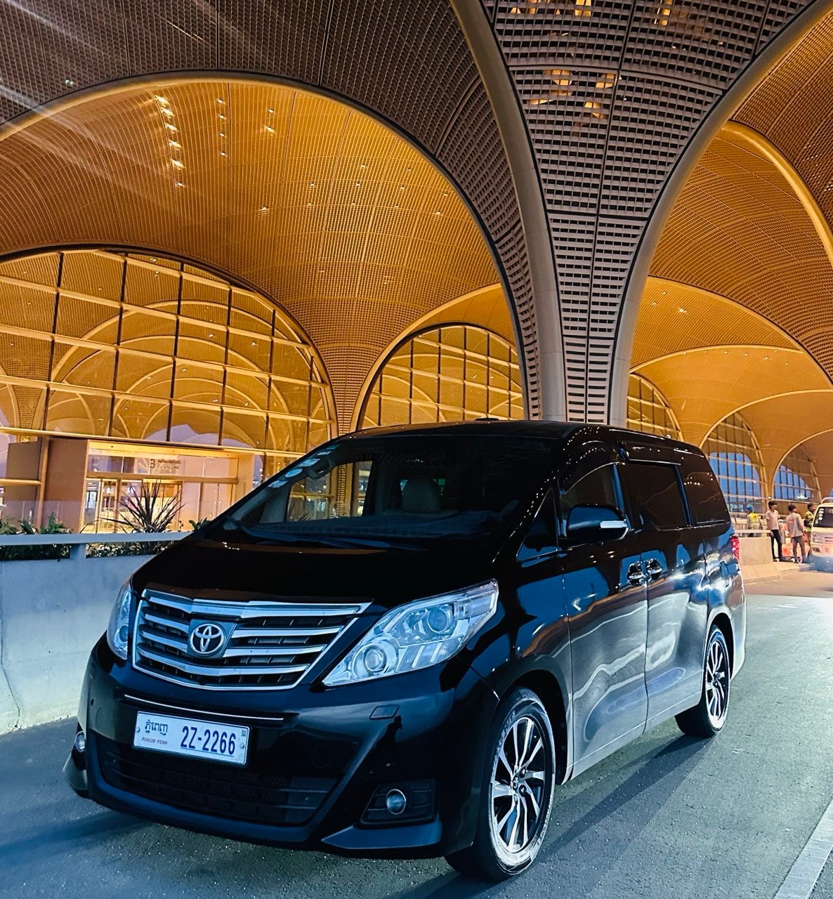 Luxe Taxi Cambodia luxury MPV Alphard